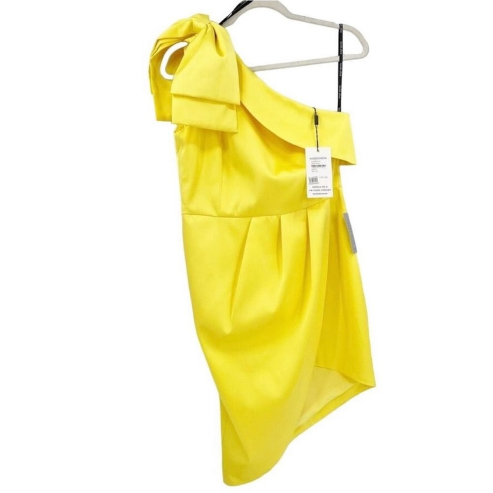 New Lavish Alice Lillian Dress Women’s 8 Medium Satin Yellow One Shoulder Party